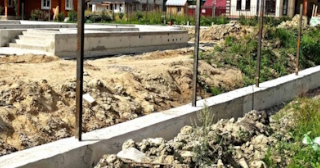 Фундамент под забор заказать в Югорске - заливка фундамента для забора | от 1566 за п.м.